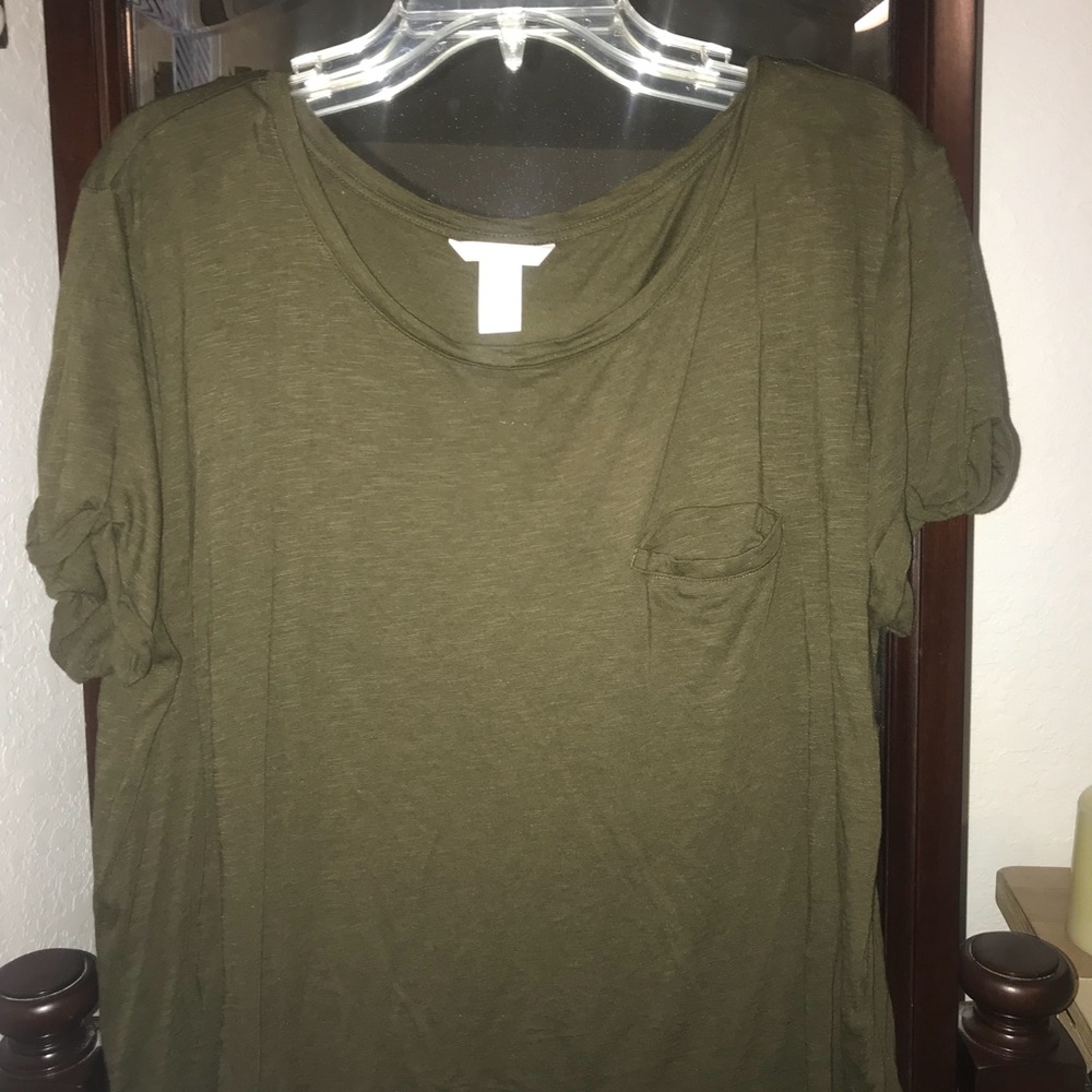 Green tee shirt with fake pocket